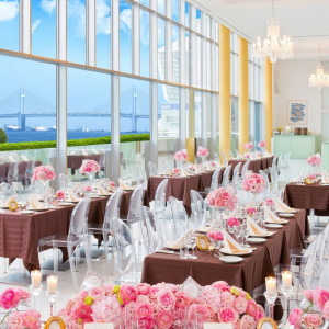 【キュートなコーディネート】ピンクでまとめ、明るく可愛らしい印象に！楽しいパーティを予感させるコーディネートです。|みなとみらい sea＆terrace ～DANZERO～の写真(1568401)