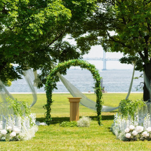 オーシャンビューのガーデン挙式で大切なひとときを。|みなとみらい sea＆terrace ～DANZERO～の写真(1543517)