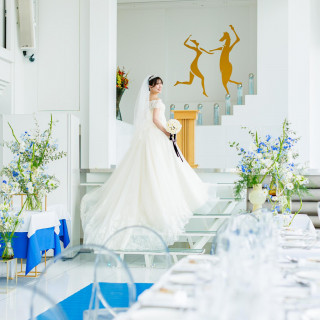 館内でのステージ挙式はカジュアル派にとっても人気スタイル