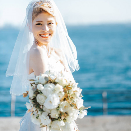 結婚式当日には写真撮影もたくさん楽しんで！海を背景に、たくさん写真を残そう！ 【みなとみらい sea＆terrace ～DANZERO～】