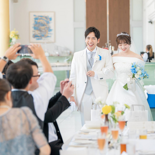 アットホームに笑顔あふれる会食ウェディング