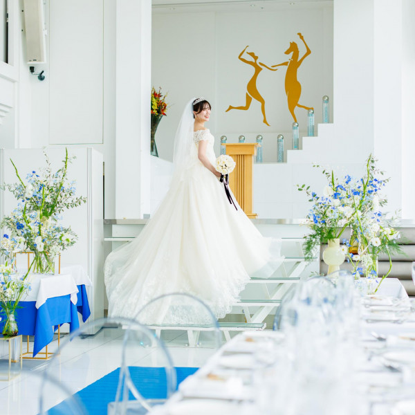 館内でのステージ挙式はカジュアル派にとっても人気スタイル