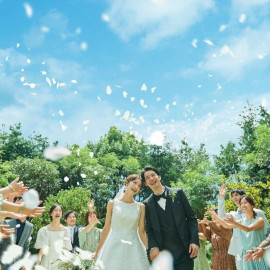 【豪華コース試食付】天空ガーデン演出体験♪圧巻チャペル×ドレス優待