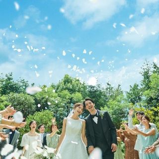 【豪華コース試食付】天空ガーデン演出体験♪圧巻チャペル×ドレス優待