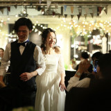 パーティーフォト《in Lover's Place》会場全体の電飾で入退場の演出もロマンチックに。