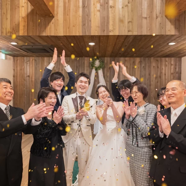 本当に大切な方々のみを招待して少人数での結婚式がおすすめです！！