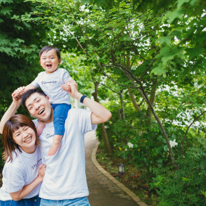 家族三人、シミラールックで素敵な笑顔を残しましょう|Enchante/ALAISE(アンシャンテ/アレーズ)の写真(39922461)