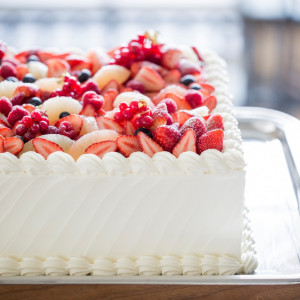 ケーキ入刀後は皆様のデザートへ。皆様で幸せを分け合いましょう。|ブノワ（BENOIT）の写真(1040052)