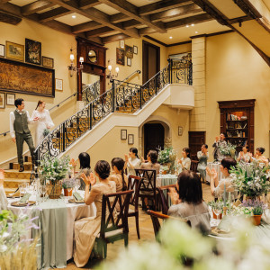 階段入場で結婚式の華やかさを演出|ハートコート横浜の写真(55487614)