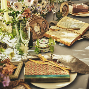 アンティークな洋書を飾って。ふたりの物語を彩るこだわりの演出|ハートコート横浜の写真(55905542)