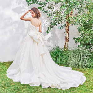 大きなリボンがアクセント。バックスタイルで魅せる愛され花嫁|ハートコート横浜の写真(55889173)