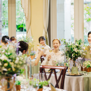 自然光が入り込む空間の中、会話が弾む|ハートコート横浜の写真(55487581)