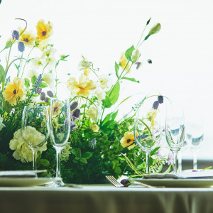 太陽のようなビタミンカラー。会話も弾むハッピーなパーティー|ハートコート横浜の写真(55905541)