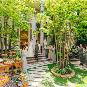 緑溢れるガーデンでデザートブッフェ。ゲストと語らう笑顔の時間を|ハートコート横浜の写真(55546330)