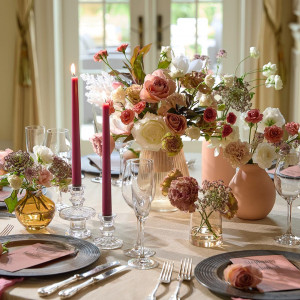 優しい色合いのフラワー。ゲストの緊張をほぐす温かな空間|ハートコート横浜の写真(55905137)