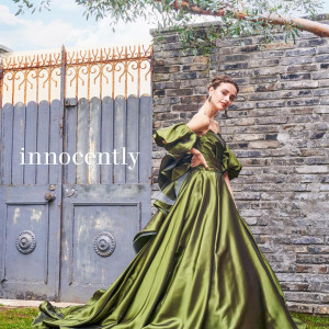 深みのあるグリーンが石造りの館に映える。大人花嫁の洗練スタイル|ハートコート横浜の写真(55889230)