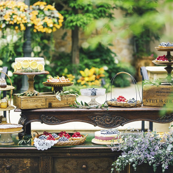 ガーデンでのデザートビュッフェは、まるで外国映画のような雰囲気が叶います。