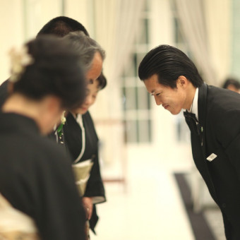 お二人を一番近くで見守ってきた親御様。当日はスタッフがしっかりとサポートさせて頂きます。