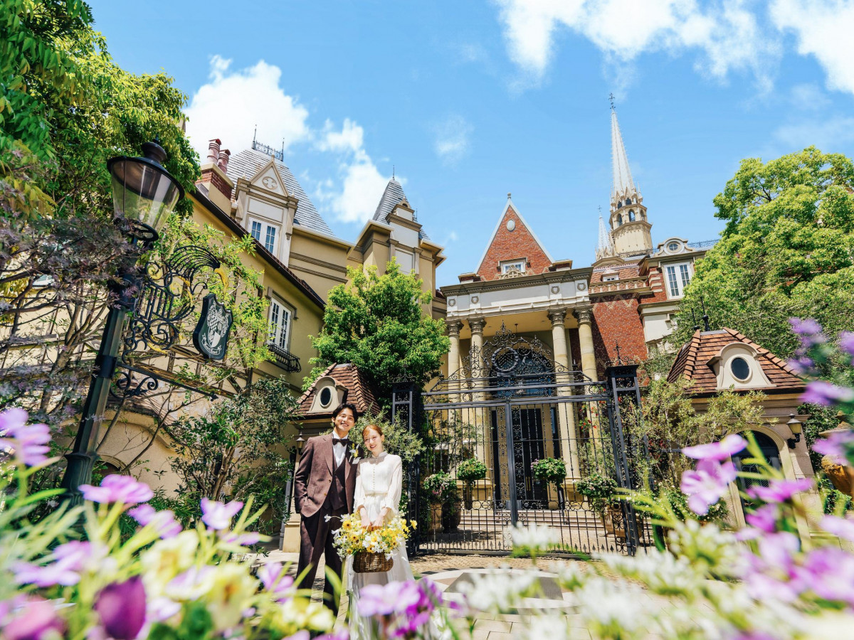  おふたりの
結婚式をお祝いするために
ひとつの美しい村を作りました。