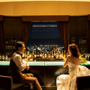 会場内には夜景を楽しめるバーも併設。結婚式後もご利用頂けます|STAR GATE (スターゲイト）の写真(49556622)