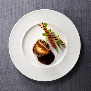 お子様料理や、ご年配ゲストにカットサービスなどもございます