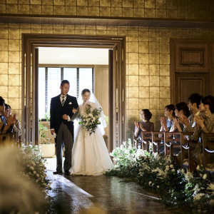 15mのバージンロードと高級感あるしつらえ|EXEX SUITES（エグゼクス・スウィーツ）の写真(56875226)