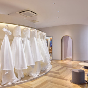 店頭には100着以上のドレスと和装を揃えています|EXEX SUITES（エグゼクス・スウィーツ）の写真(46028944)