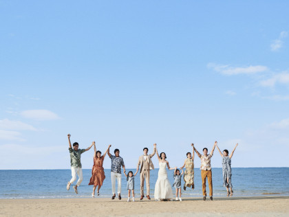 本当にたいせつな人たちと
かたくるしくない
ゆったり贅沢に過ごす結婚式