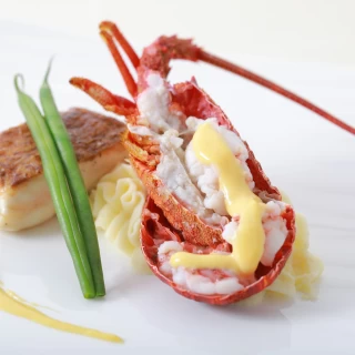 魚介料理の中の1つ！インパクトのある盛り付けで卓上を豪華に飾ります