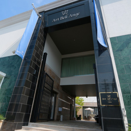 門を入ってすぐの入口はブライダルサロンを設置しております。
何でもご相談にご来館下さい。|アール・ベル・アンジェ豊岡の写真(1458826)