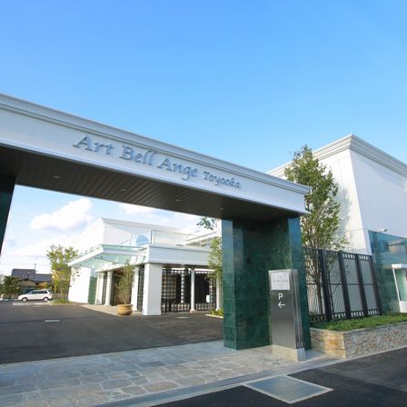 駐車場入口は大理石で出来た重量感あるしっかりとした門がお出迎えをします。|アール・ベル・アンジェ豊岡の写真(750441)