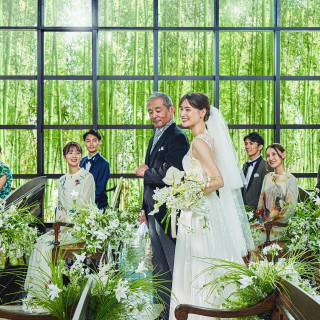 緑と光に包まれて誓うあたたかな挙式