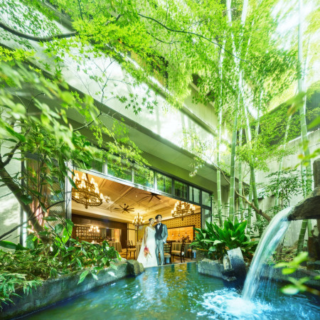 日本美を感じる庭園から差し込む自然美に包まれた空間