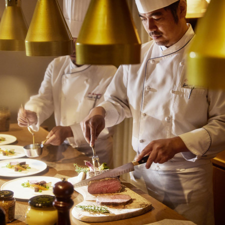 ＜オープンキッチン＞他では味わえないこだわり料理をオープンキッチンから提供