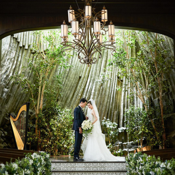 本物の緑をしつらえた挙式会場でのお時間