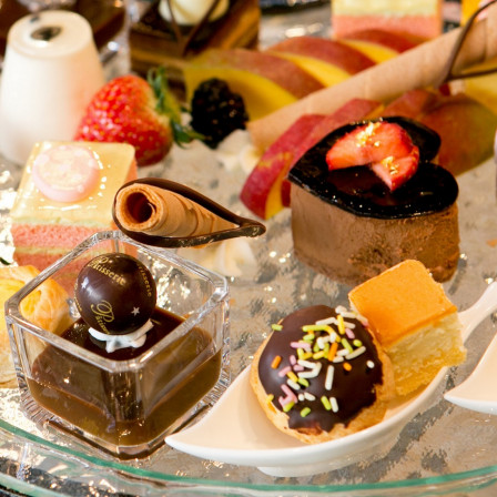 ケーキ、フルーツ、チョコレートなどゲストの方にも喜んで頂けるデザートビュッフェ|Ciel Belle Terre（シエル ベル テール）の写真(815777)