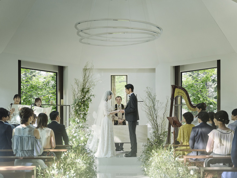 軽井沢ならではのお客様だけの結婚式づくりをお手伝いします。