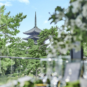 深緑の隙間から顔を出す"興福寺五重塔"は奈良県内の皆様だけでなく県外のゲストの皆様にもお喜びいただけます！|KOTOWA 奈良公園 Premium View（コトワ 奈良公園 プレミアム ビュー）の写真(17192111)