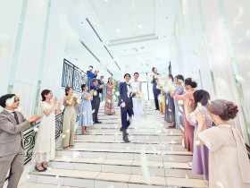 ＼大階段でのフラワーシャワー／|ル・センティフォーリア大阪（クラウディアホールディングスグループ）の写真(55193507)