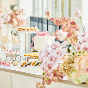 大人可愛いお洒落なケーキ。ケーキはパティシエと直接打合せ|ル・センティフォーリア大阪（クラウディアホールディングスグループ）の写真(55197572)