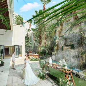 【3連休限定*10大特典つき】滝が流れる非日常リゾート×絶品試食