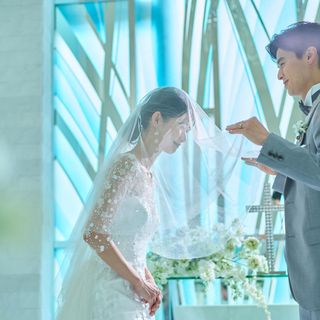 透明感のある純白のチャペル
