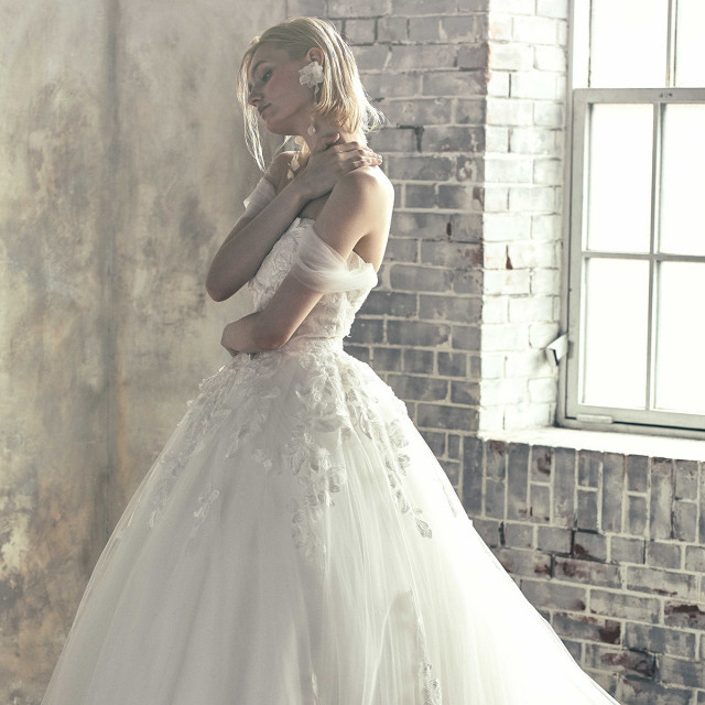 ウェディングドレス・衣装｜ル・センティフォーリア大阪（クラウディア