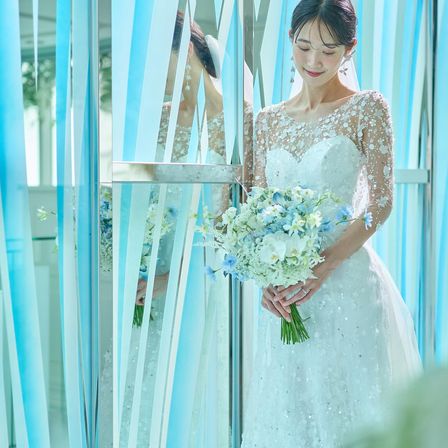 透明感あふれる光の中で、ドレス姿をより美しく|ル・センティフォーリア大阪（クラウディアホールディングスグループ）の写真(64454803)
