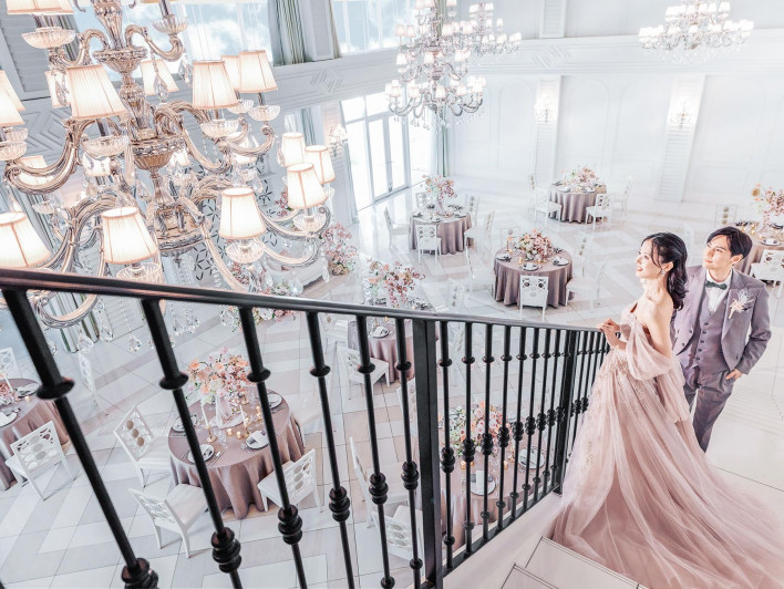 開放感溢れる会場で、夢のディズニー風結婚式！！」｜白を基調とした