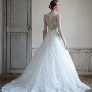 結婚式前に事前のヘアメイクリハーサルを行うので、安心して当日を迎えることができます。