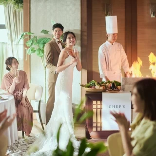 オープンキッチンでゲストに楽しいひと時を