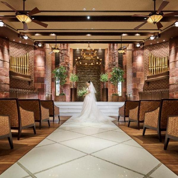 《日本ベストチャペル100に選出！》レンガ造りが醸し出す温かい雰囲気に一目惚れ花嫁続出！