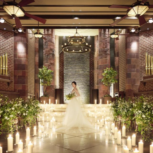 新潟駅から徒歩10分。新潟県の中心地で、「完全バリアフリー」「全天候型」で安心で楽しい結婚式が叶う！