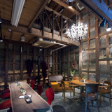 待合室、ウェルカムドリンク、2次会の会場としてお使いいただける江戸時代の蔵(内観)